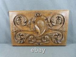 Oak bas-relief carved Renaissance-style decorated with Finial, foliage, heads